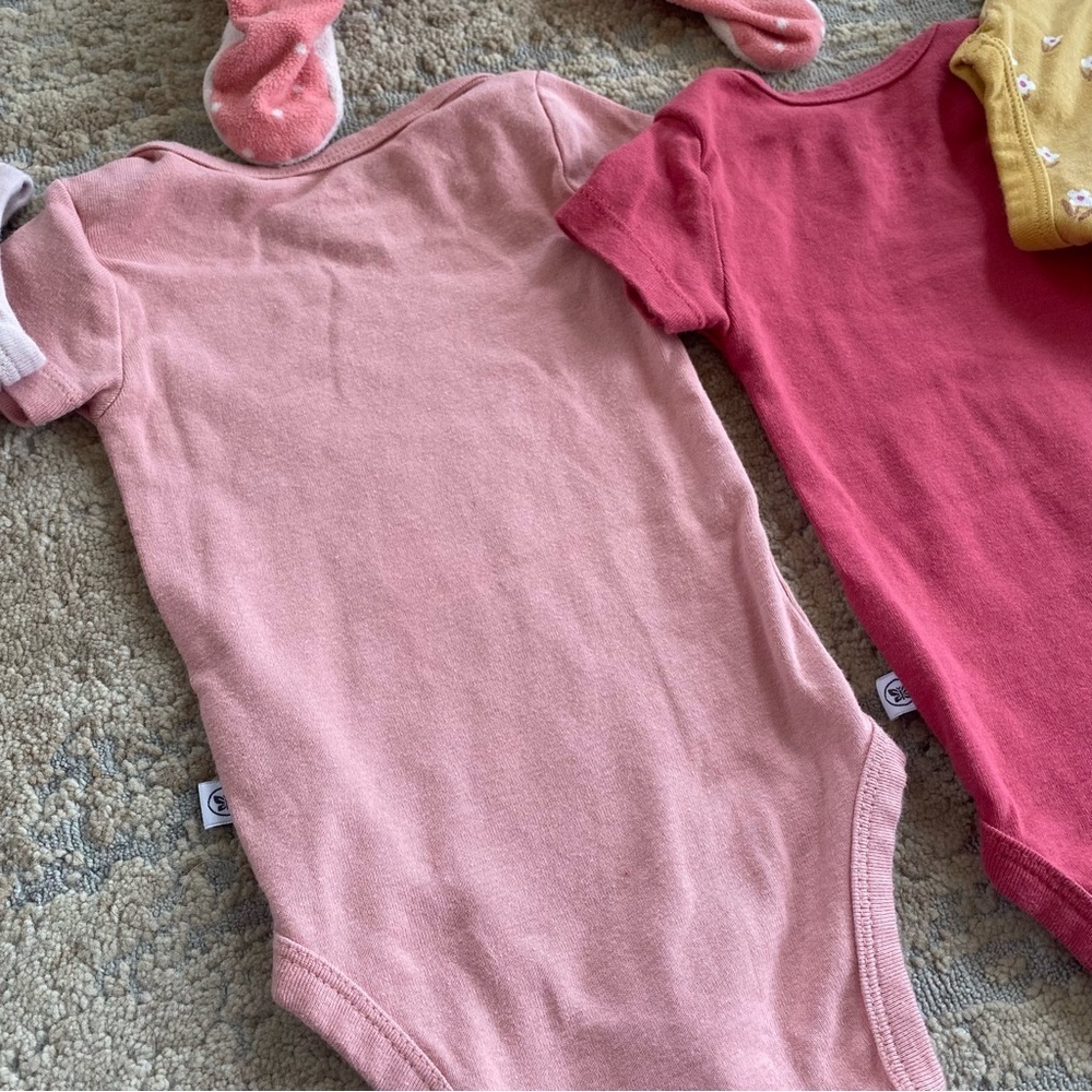 Gerber/Honest Baby/Carter’s 3-6 months Baby Girl Bundle of Onesies Footsie - Picture 7 of 9